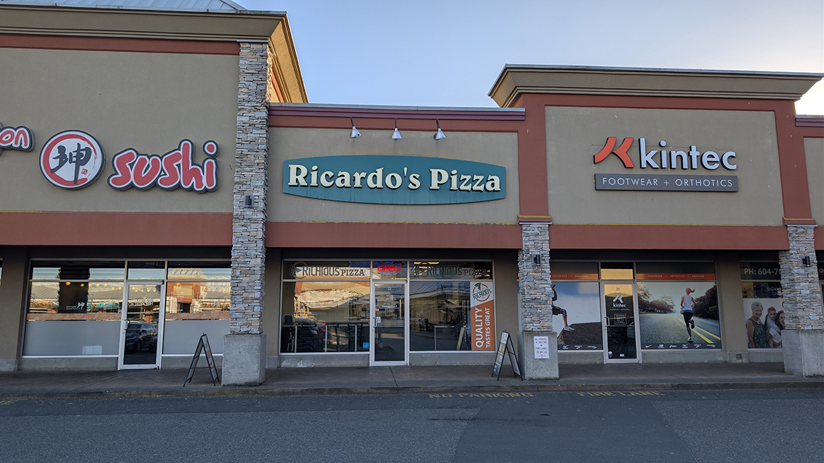 Ricardo's Pizza Chilliwack location exterior