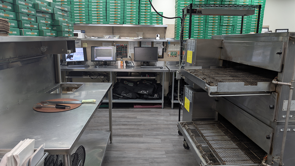 Ricardo's Pizza Mission location interior