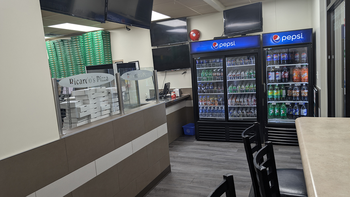 Ricardo's Pizza Mission location interior