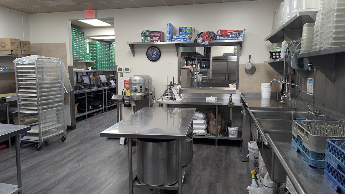 Ricardo's Pizza Mission location interior
